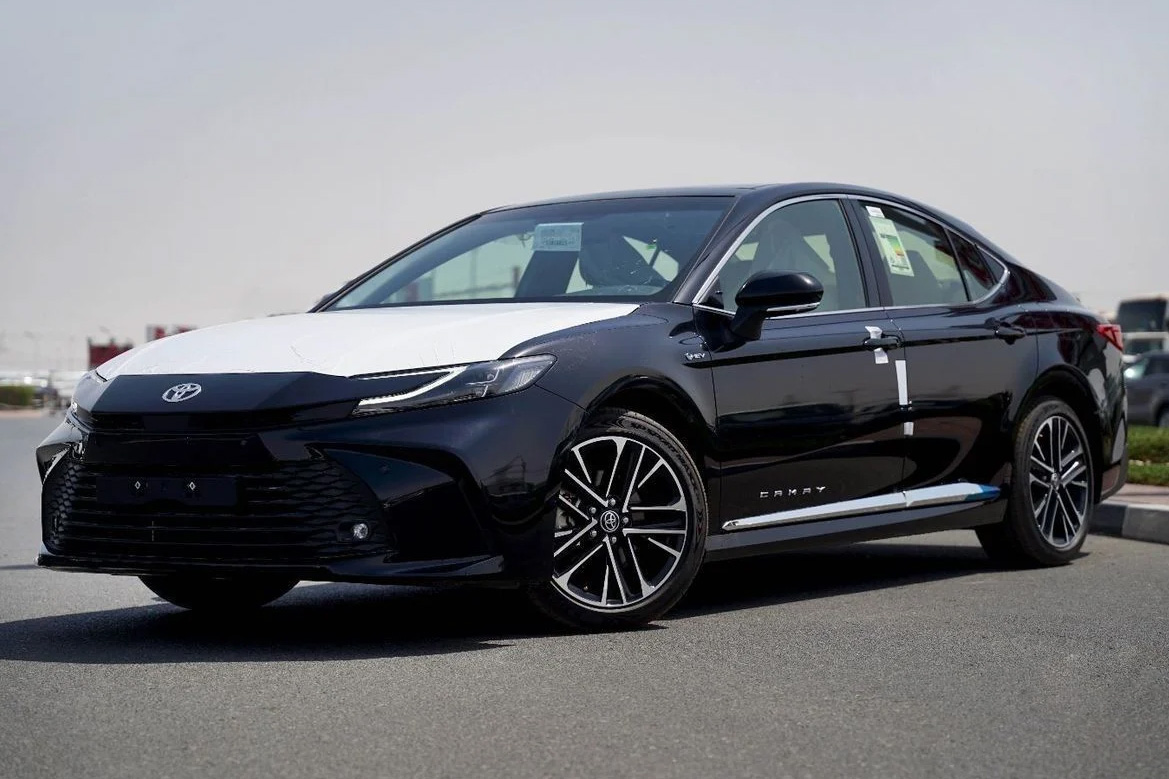 Toyota Camry LE Hybrid GCC